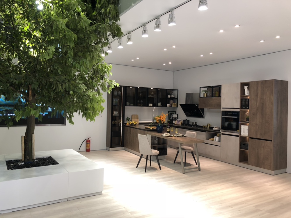 fh体育全新环保概念馆亮相成都国际家具展，引领环保新风尚！